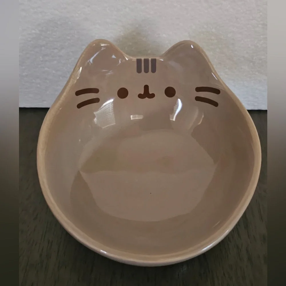 Pusheen Gift Set w/Harness & Leash Set, Figurine, Decals and Bowl
